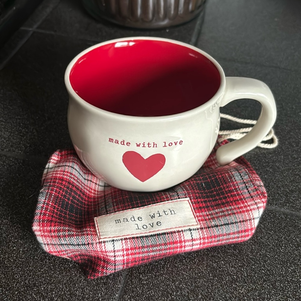 Demdaco Made With Love Coffee/Soup Mug in flannel bag. Warm Heart Collection